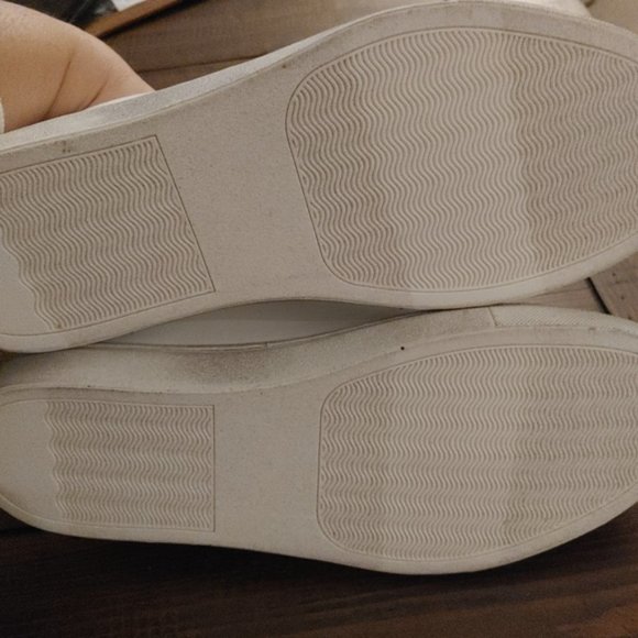 NEW Torrid Betsey Johnson Star Sneakers Size 7 - Picture 3 of 5